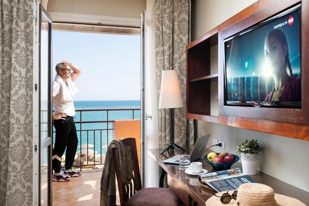 Отель The Three Corners Ocean View Hotel 4*