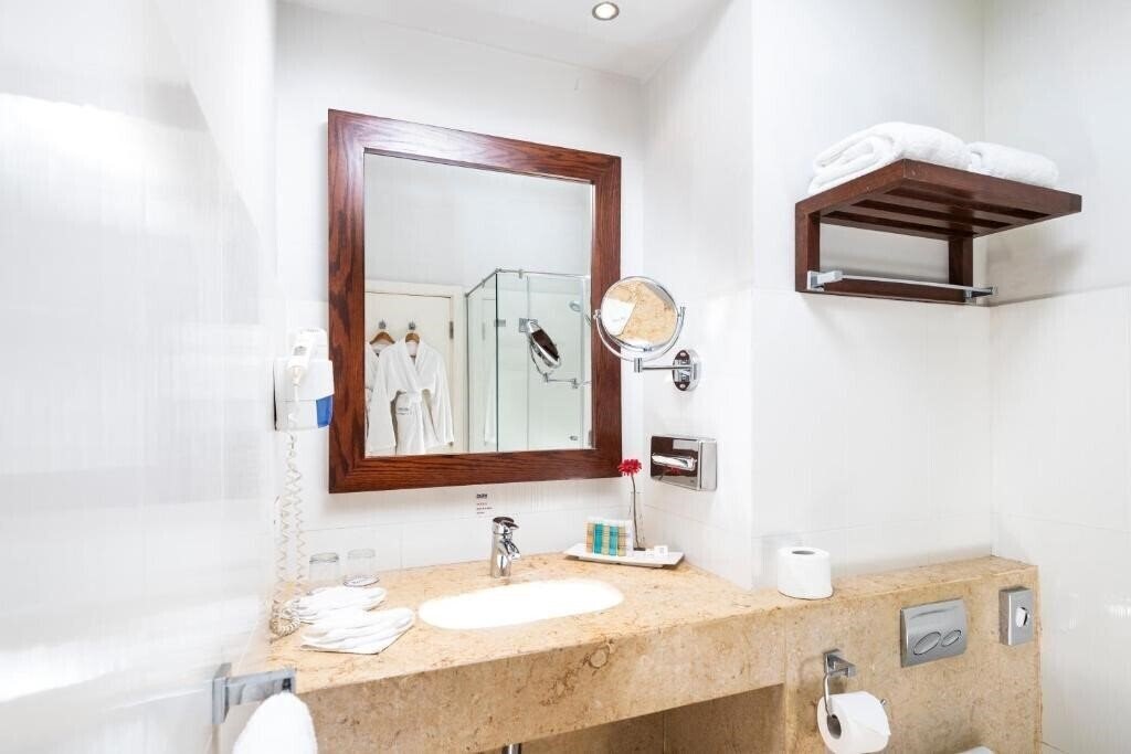 Изображение The Three Corners Ocean View Hotel 4*