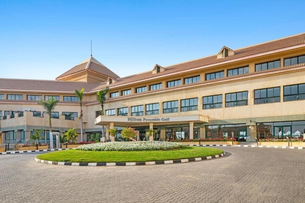 Отель Hilton Pyramids Golf 4*
