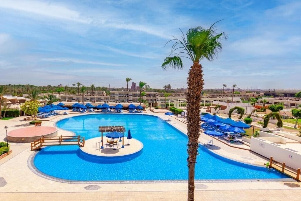 Hotel Pyramids Park Resort 4*