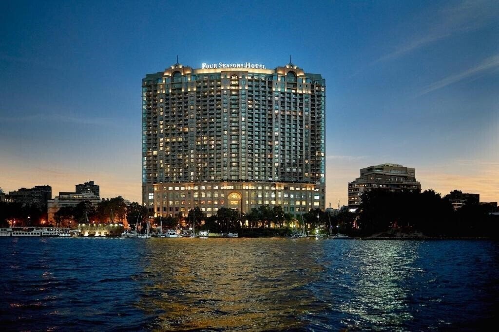 Готель Four Seasons Cairo At Nile Plaza 5*