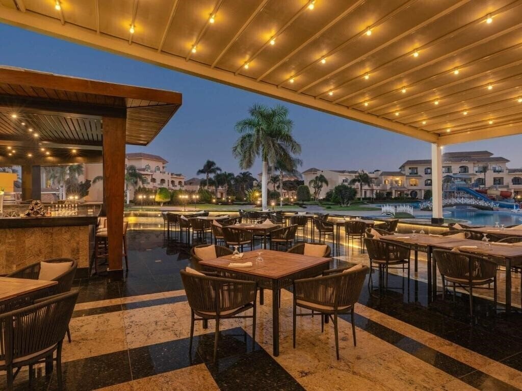 Zdjęcie Movenpick Hotel & Casino Cairo Media City 5*
