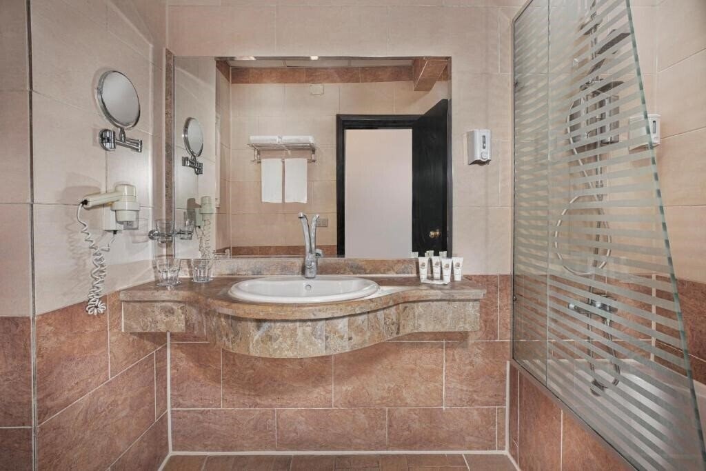 Фотография Holidays Express Hotel & Terrace 4*