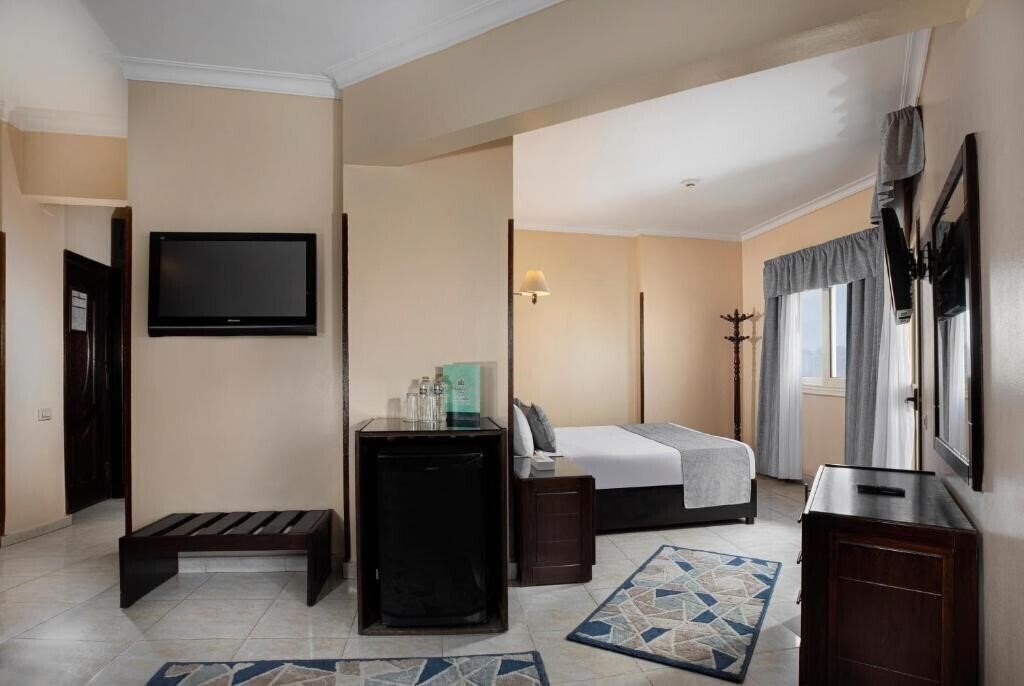 Картинка Holidays Express Hotel & Terrace 4*