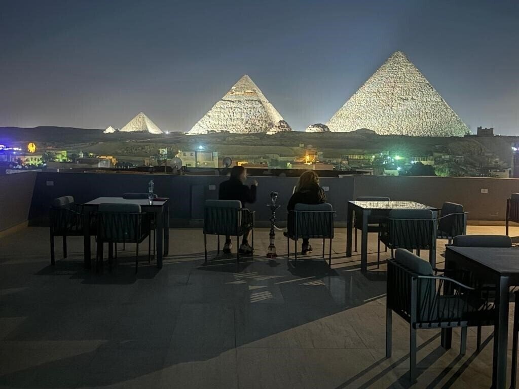 Готель Pyramids Hotel 3*