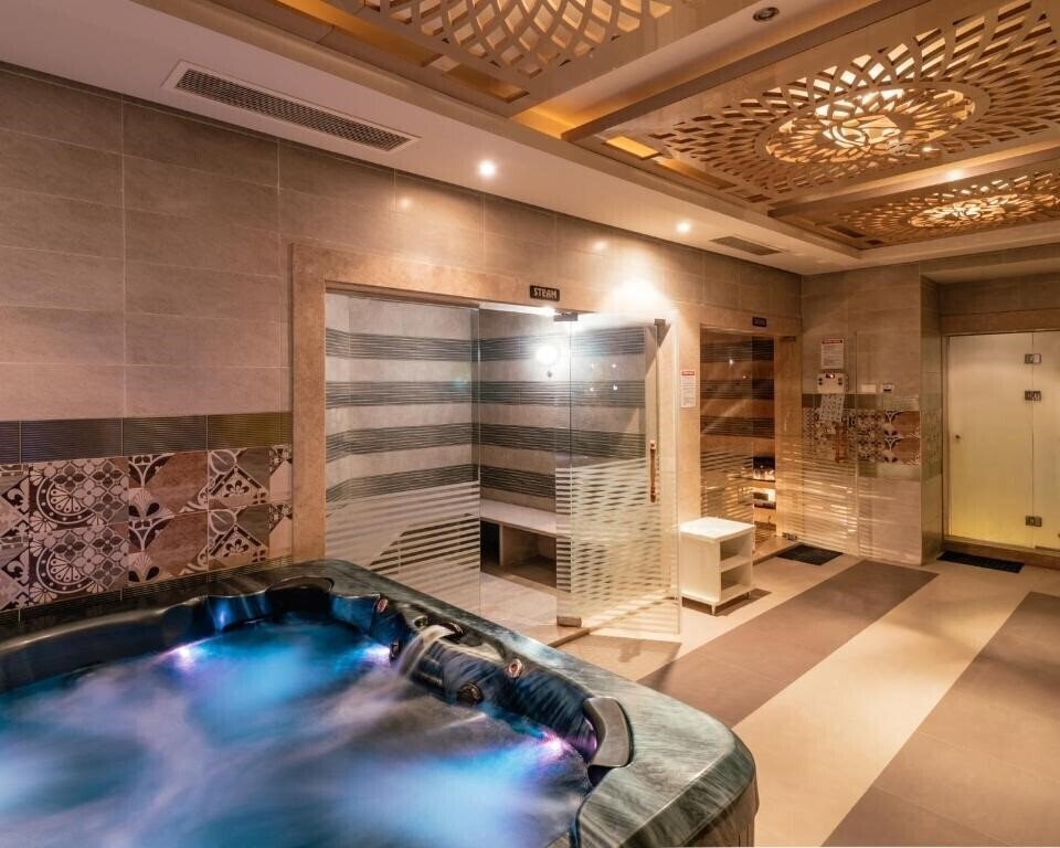 Фотографія AMC Royal Hotel & SPA 5*