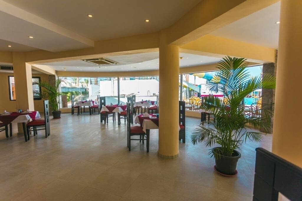 Фотографія La Rosa Waves Beach Resort & Aqua Park (ex. Premium Seagull) 4*