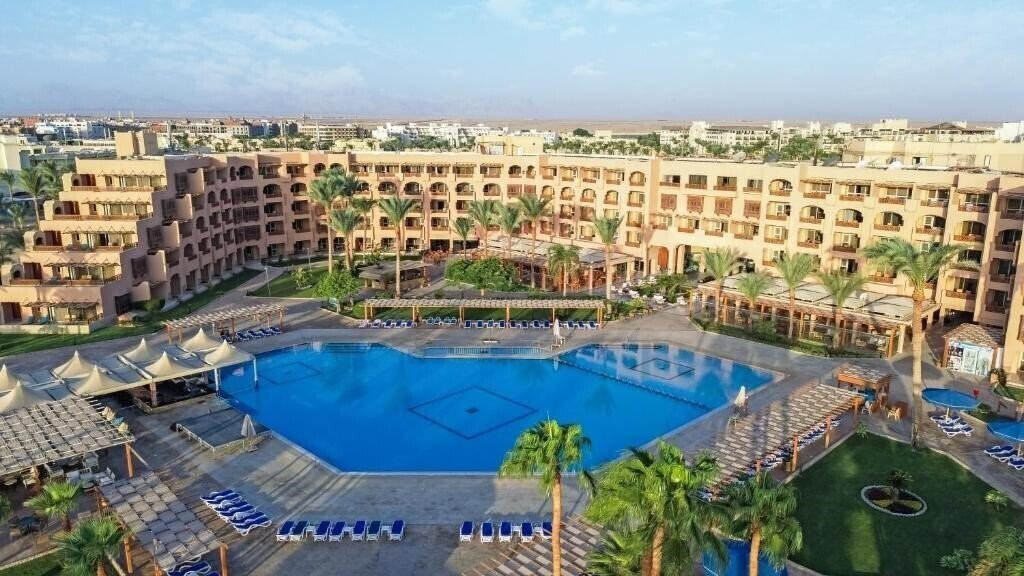 Отель Continental Hotel Hurghada (ex. Movenpick Resort Hurghada) 5*
