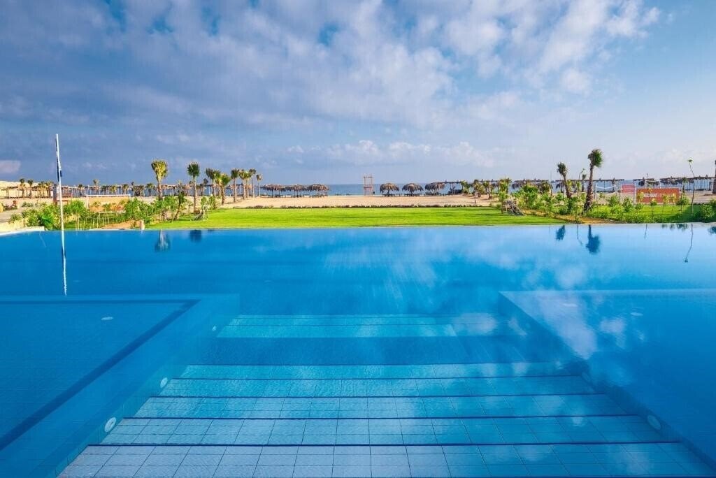 Готель Caesar Bay Resort 5*