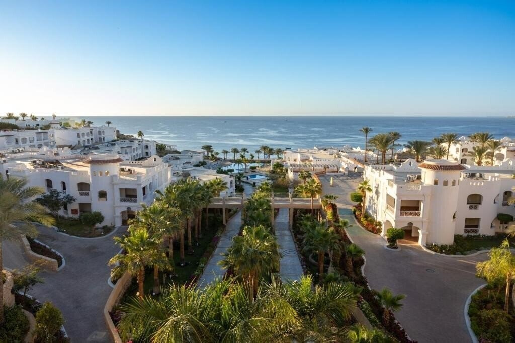 Готель Continental Plaza Beach Resort 4*