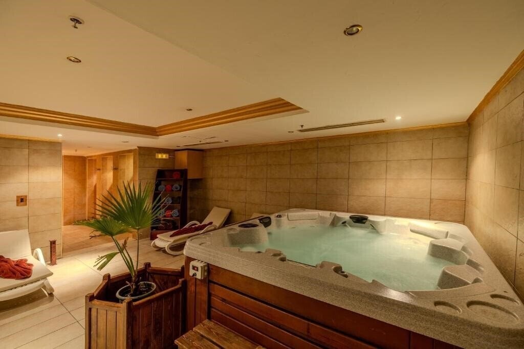 Фото Continental Plaza Beach Resort 4*