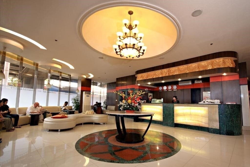 Отель Eurotel Makati 3*