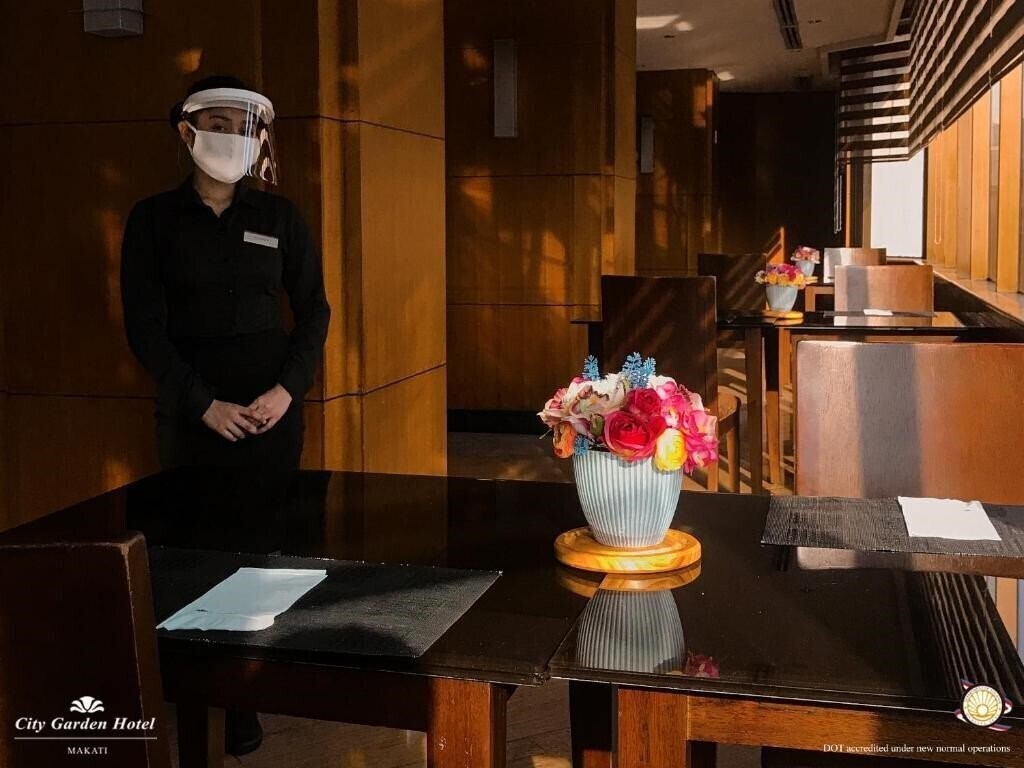 Картинка City Garden Hotel Makati 4*