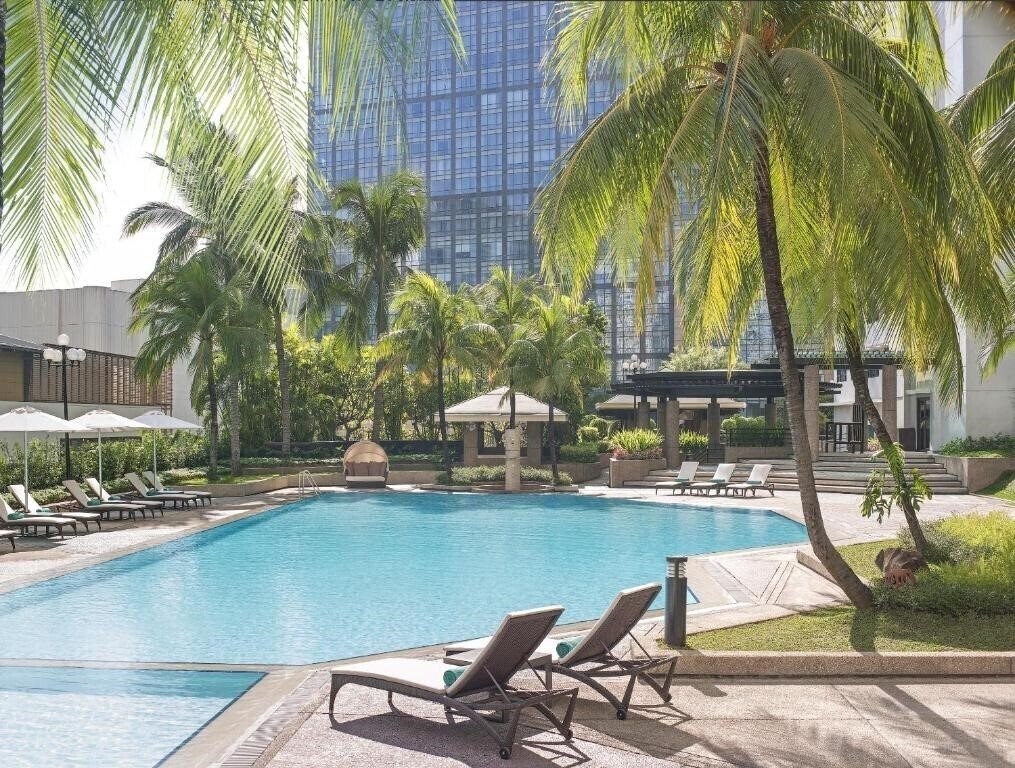 Готель New World Makati 4*