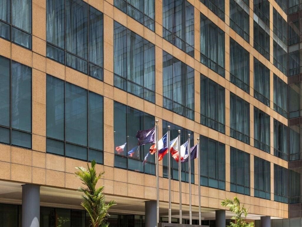 Готель Raffles Makati 5*