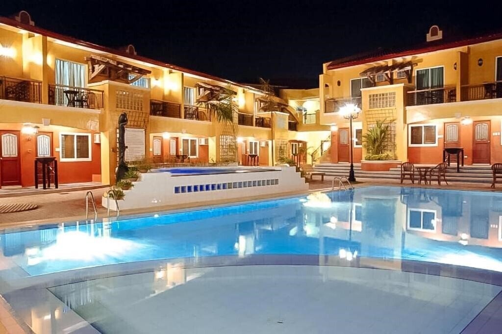 Hotel Crown Regency Residences Davao 4*