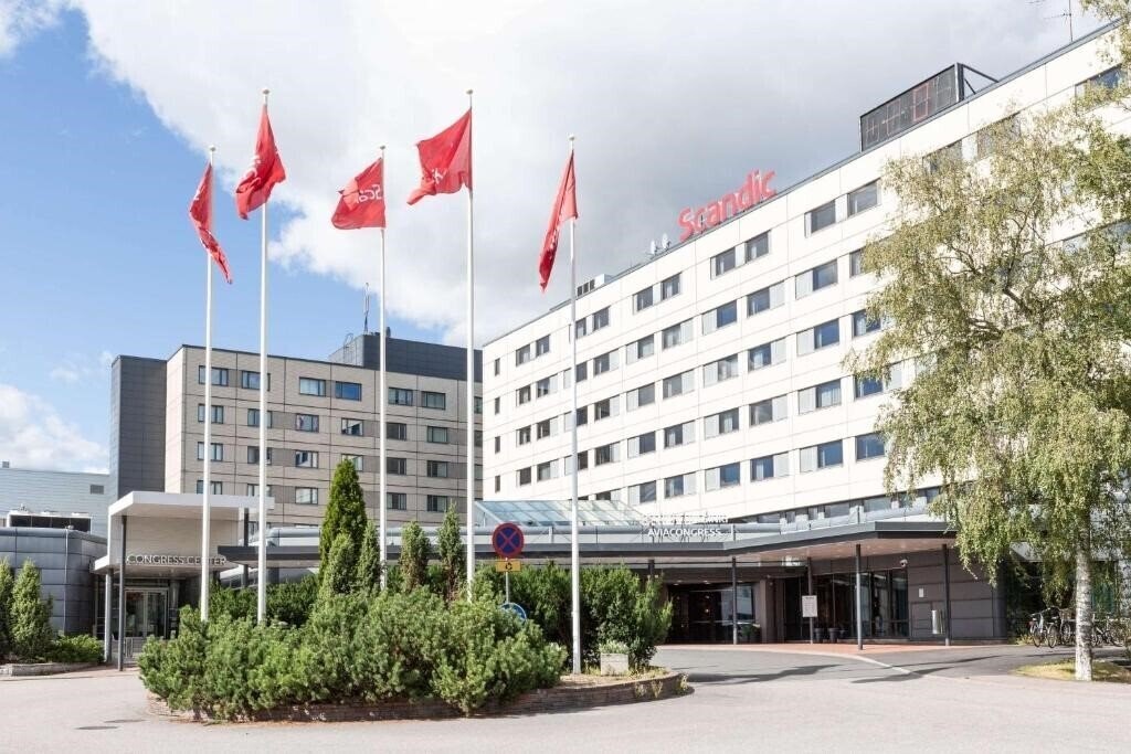 Hotel Cumulus Airport 4*