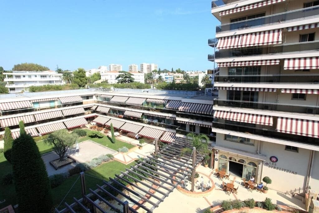 Отель The Originals Boutique, Hotel Les Strelitzias, Antibes Ouest (ex. Hotel Les Strelitzias) 3*