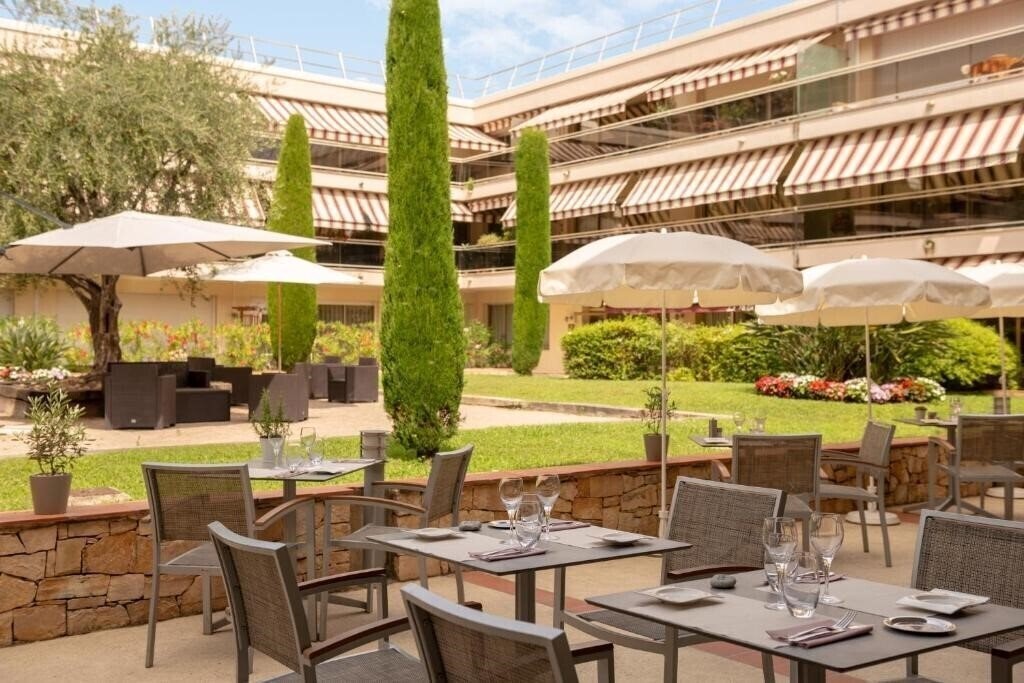 Картинка The Originals Boutique, Hotel Les Strelitzias, Antibes Ouest (ex. Hotel Les Strelitzias) 3*