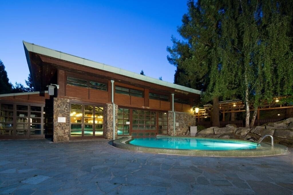 Изображение Disney Sequoia Lodge (ex. Disney's Sequoia Lodge, Sequoia Lodge) 3*