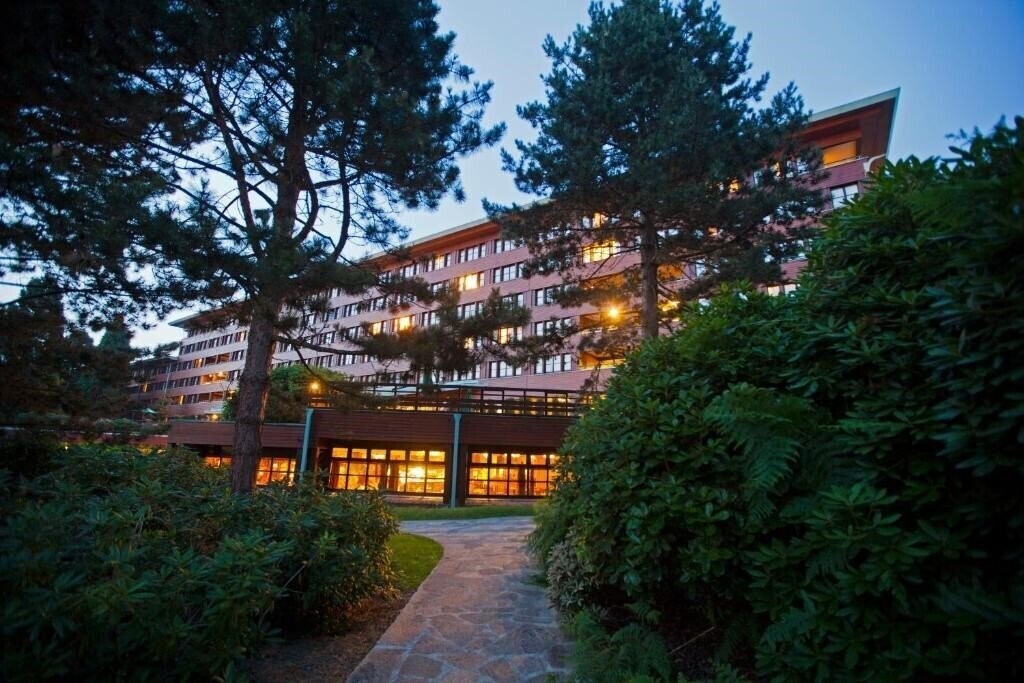 Отель Disney Sequoia Lodge (ex. Disney's Sequoia Lodge, Sequoia Lodge) 3*
