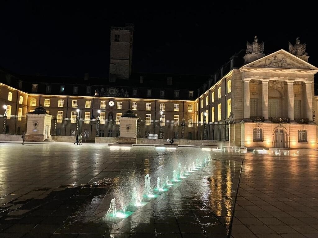 Готель Alfred Suites 4*