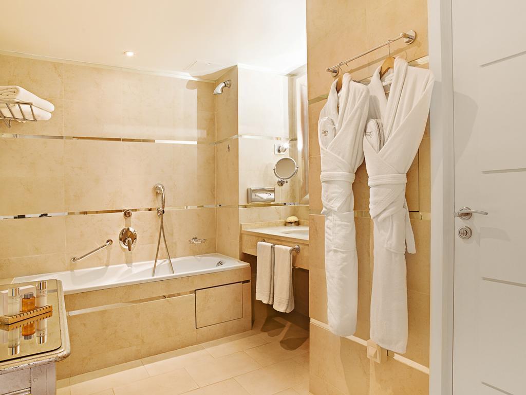 Фотографія Renoir Boutique Hotel 4*