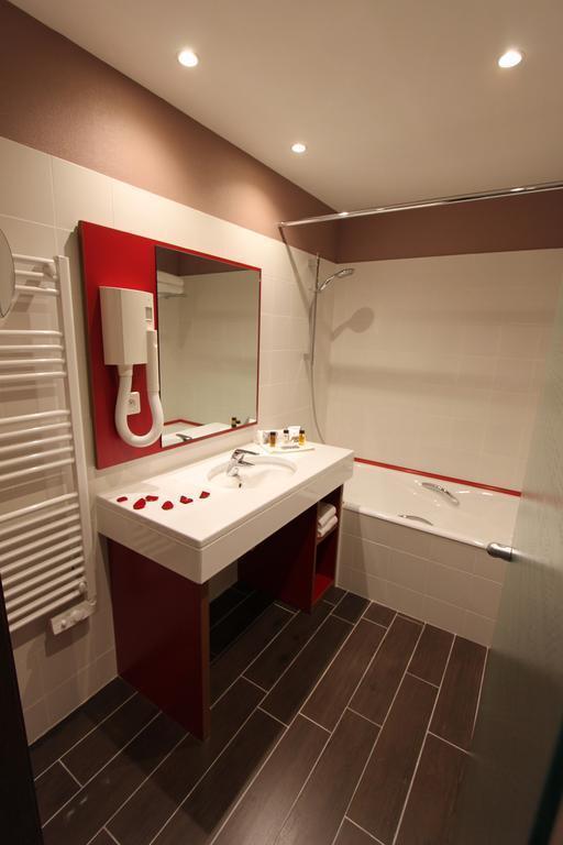 Фотографія Hotel Lyon-Ouest 3*