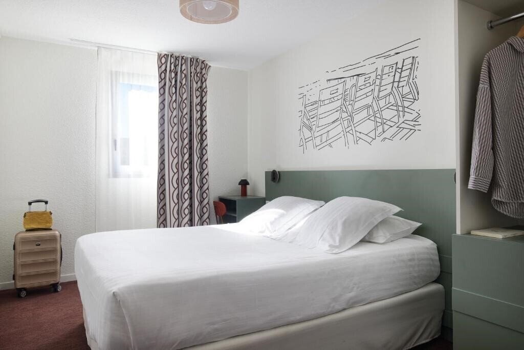 Отель Hotel Restaurant Isidore Nice Ouest 2*