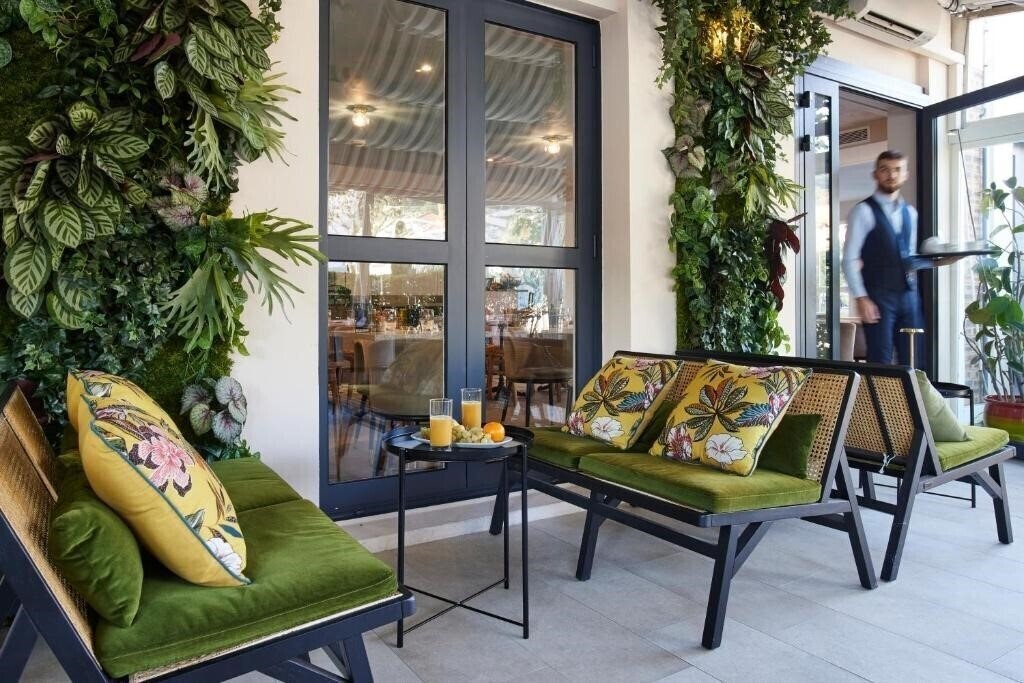 Фотография Hotel Restaurant Isidore Nice Ouest 2*