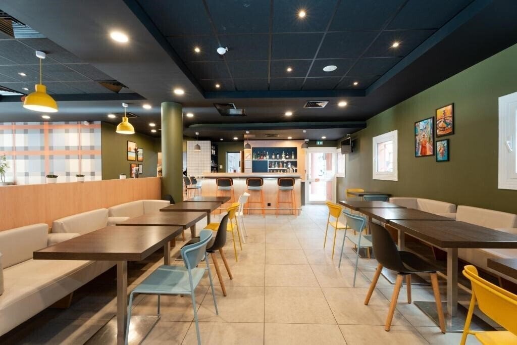 Zdjęcie EasyHotel Nice Old Town (ex. EasyHotel Nice Palais des Congres, Ibis Nice Palais des Congres, Best Western Nautica) 3*