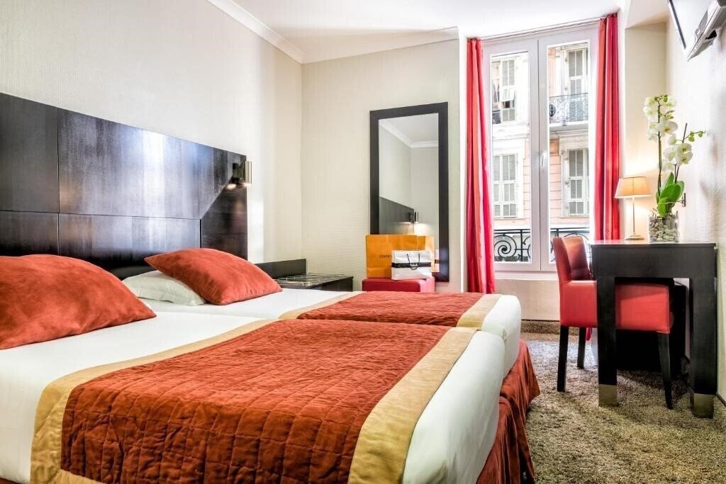 Zdjęcia De Suede 3*