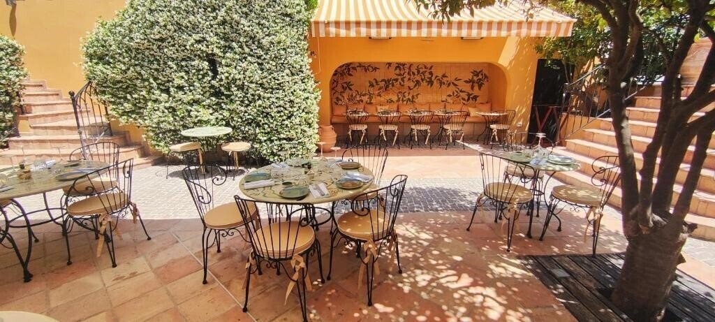 Картинка Hotel La Perouse 4*