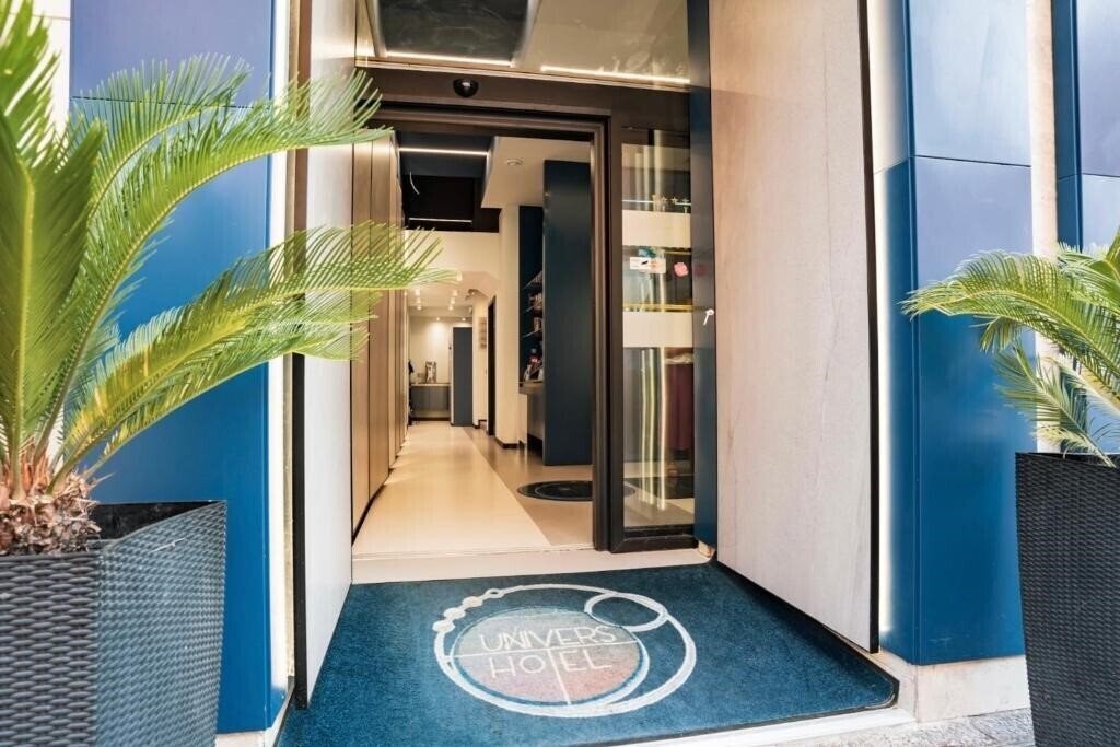 Изображение Univers 3*