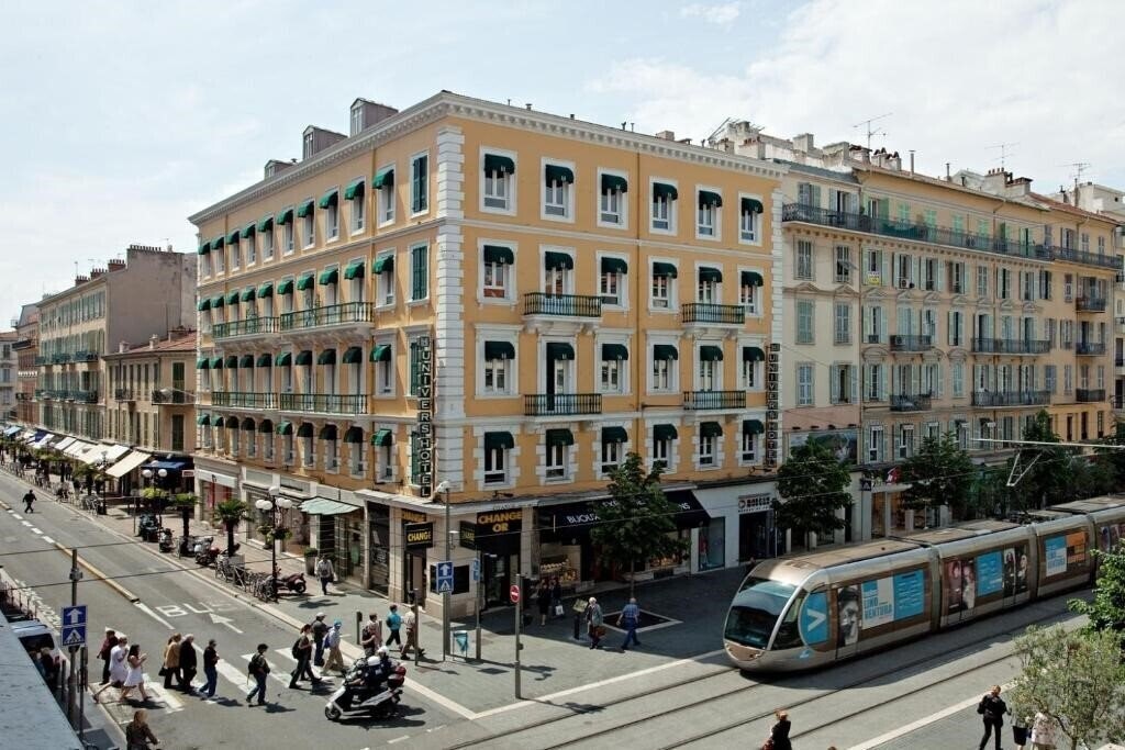 Отель Univers 3*