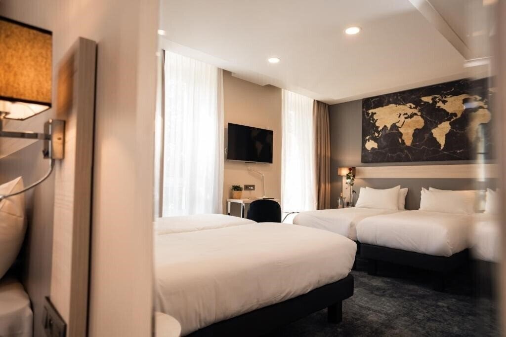 Картинка Univers 3*