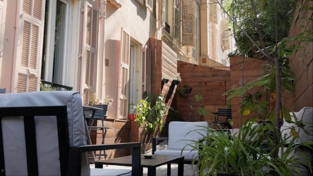 Готель Busby 3*