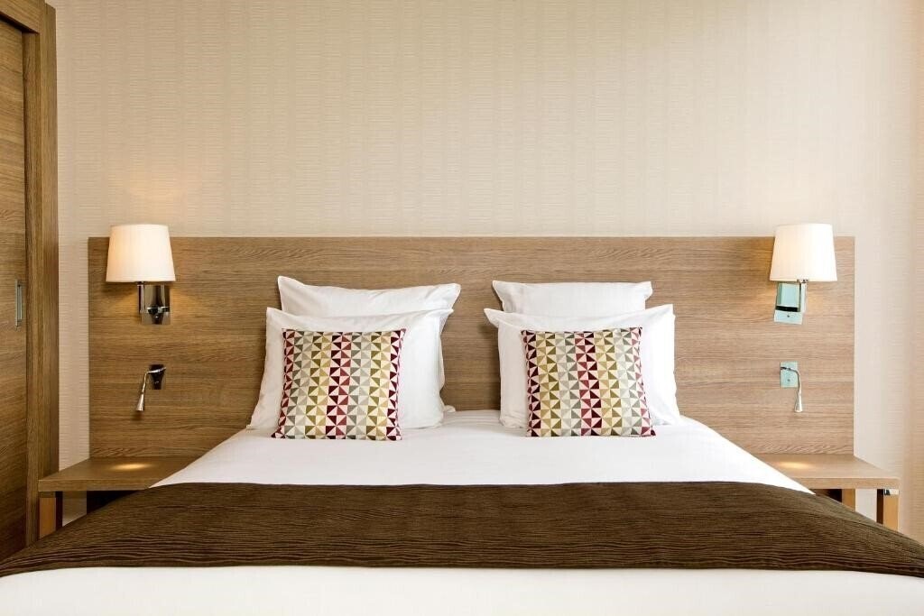 Hotel Residhome Monceau Bois Colombes 3*