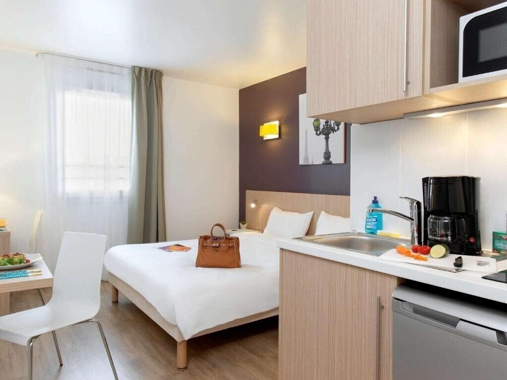 Готель Adagio Access Paris Clichy 3*