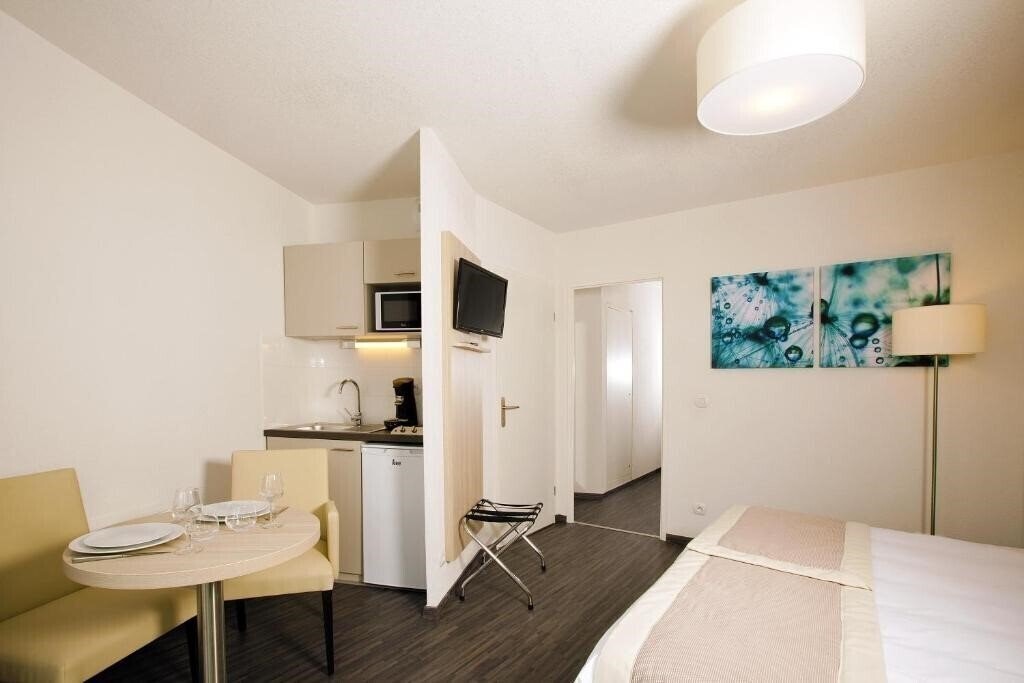 Zdjęcia Residhome Neuilly Bords De Marne 3*