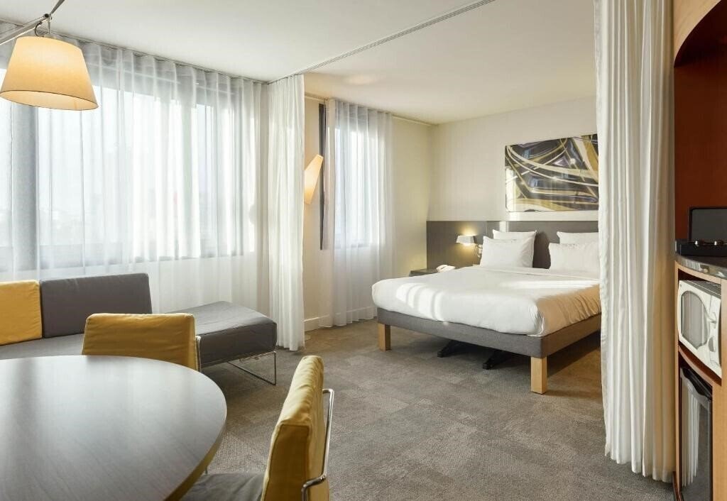 Zdjęcie B&B Hotel Paris Nord 18eme (ex. Suite Novotel Paris Porte de la Chapelle) 4*