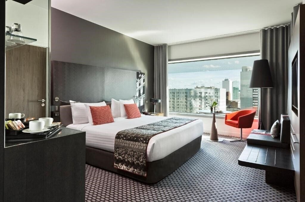 Hotel Melia Paris La Defense 4*