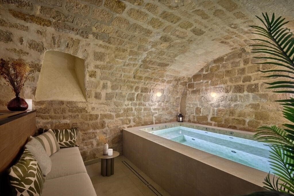 Отель Hotel Josephine By Happyculture 4*