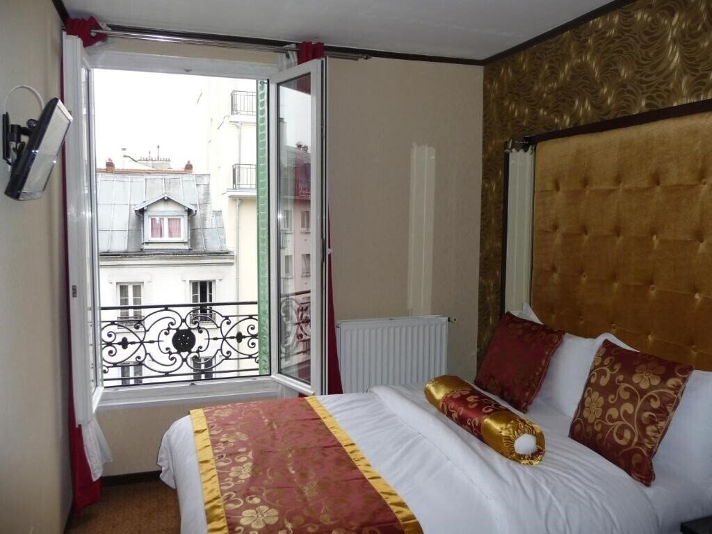 Отель Hotel des Buttes Chaumont 2*