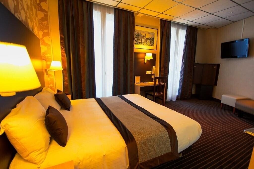 Отель Hotel Des Trois Gares 3*