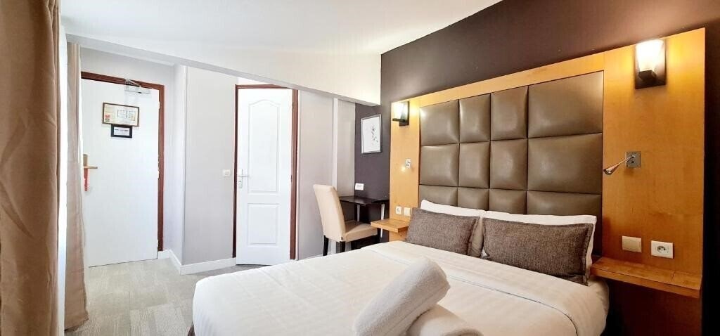 Картинка Hotel De France 2*