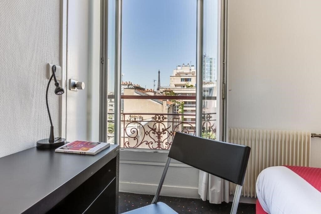 Фотография Hotel Lecourbe 3*