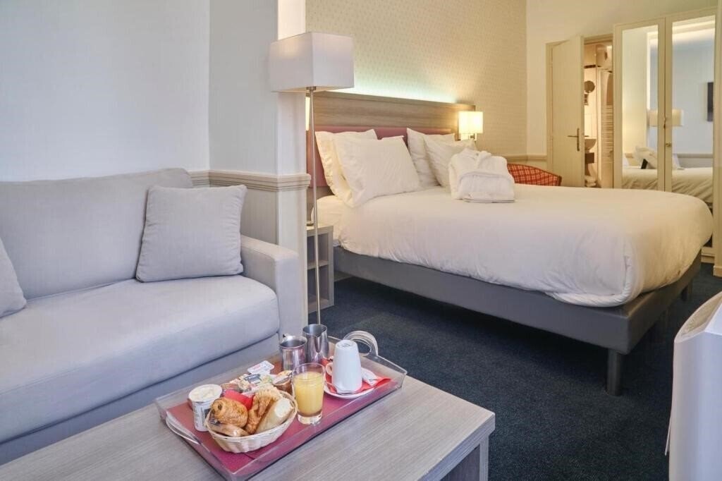 Готель Poussin 3*