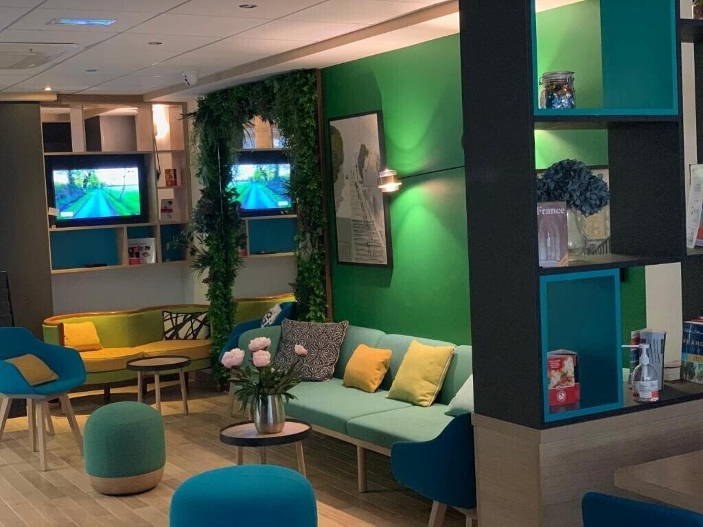 Картинка Holiday Inn Paris Montmartre 3*