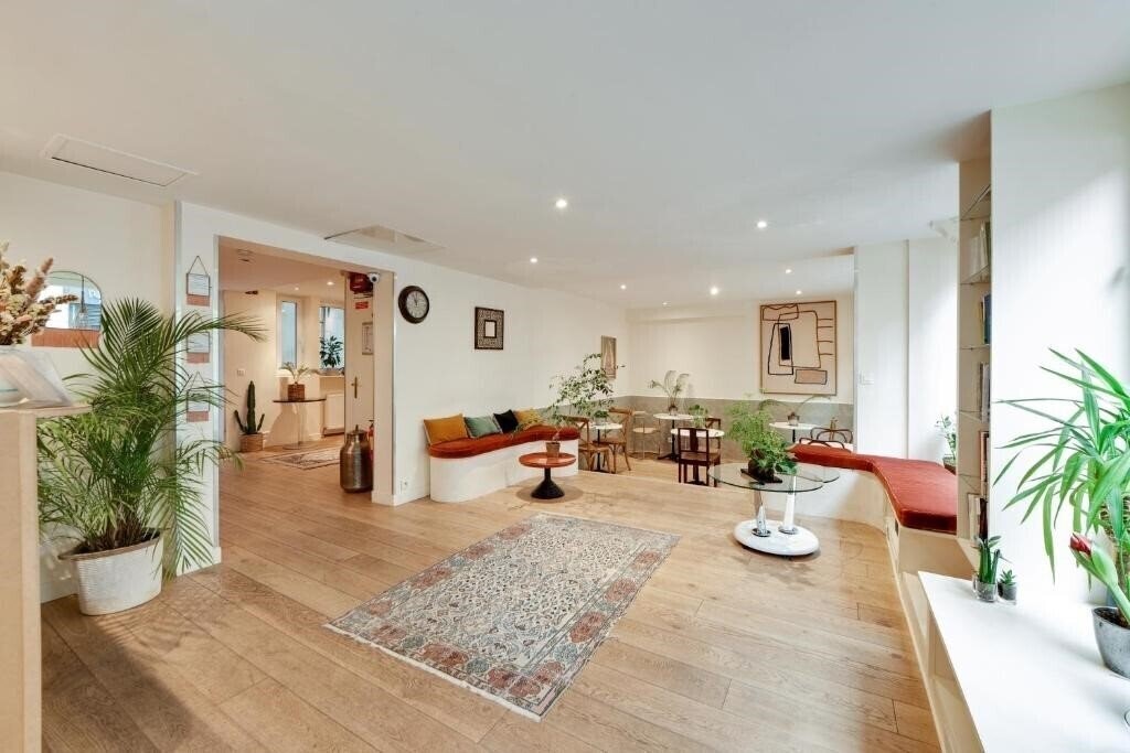 Готель Hotel Angleterre Etoile 2*